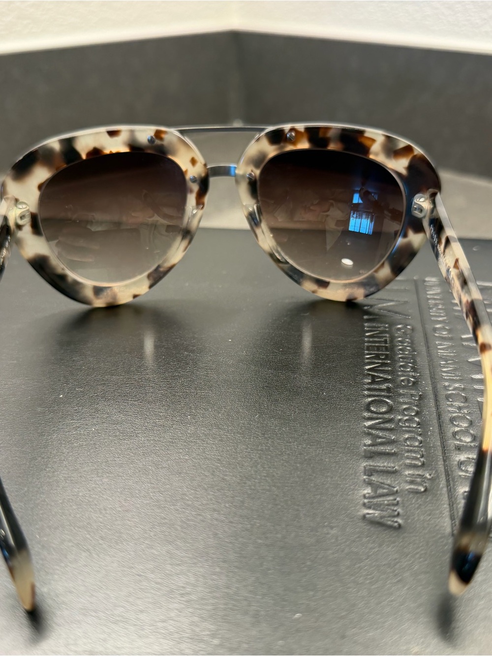 Prada Tortoiseshell Round Sunglasses with Brown Lenses with graduated contact le - Picture 4 of 8